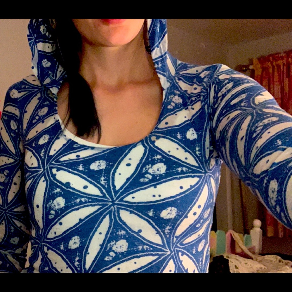 Geometric blue floral yoga top